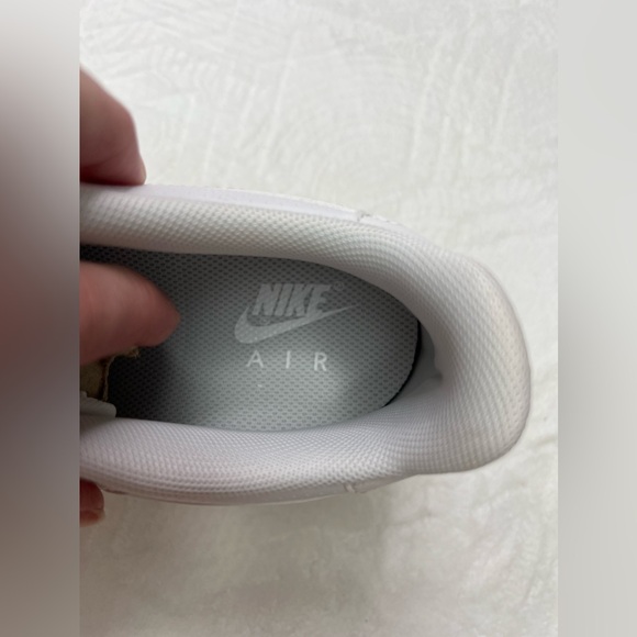 18: Air Force 1 LV8 (GS) White Size 7Y - Picture 4 of 10